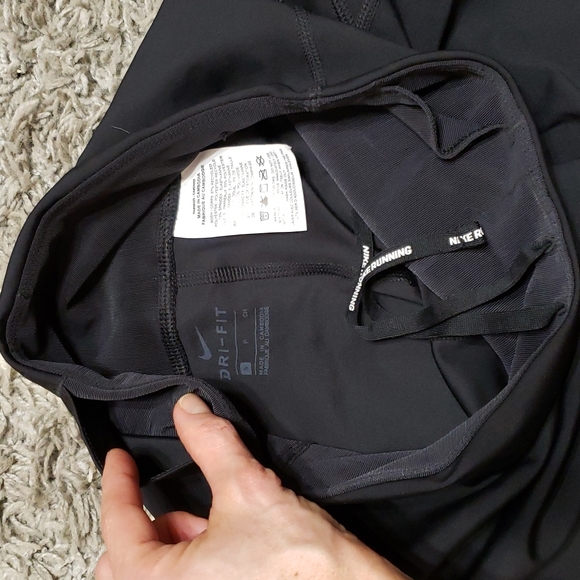 Nike 7/8 running/workout/lounge tights. SUPER flattering and SO comfortable! - Picture 6 of 9